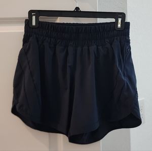 Lululemon Track That MR navy shorts NWOT size 6